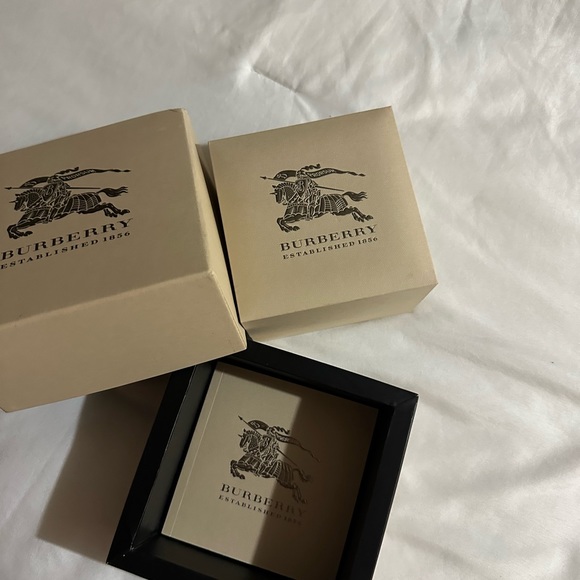 Bueberry Watch - Picture 2 of 3